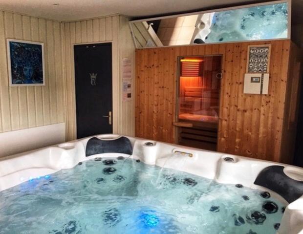 Gite Piscine Jacuzzi Privatises Clos Valentin Freulleville Exterior photo